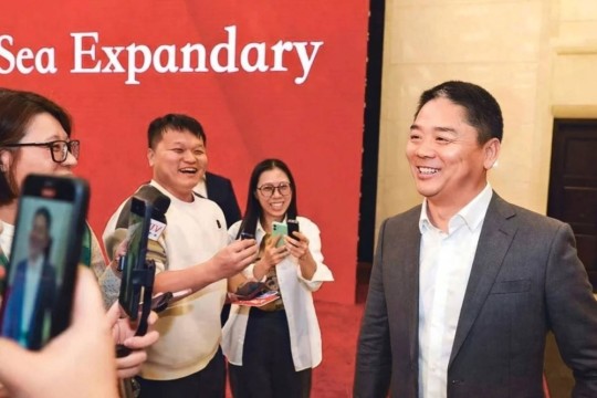 Chinese billionaire unveils plan for mass yacht production