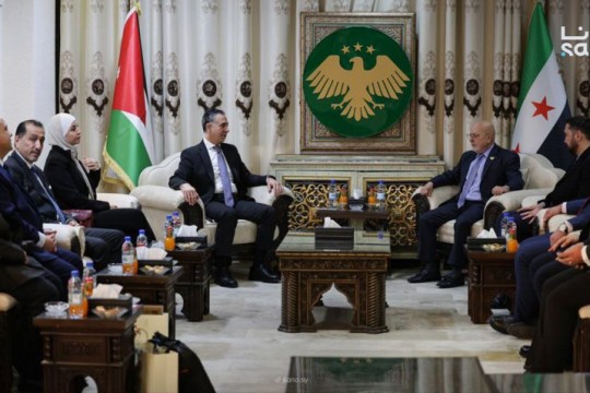 Syrian, Jordanian ministers discuss boosting trade exchange and joint economic work-Syria