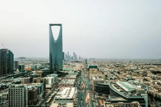 Saudi cabinet approves contracting regulations for firms not based in kingdom