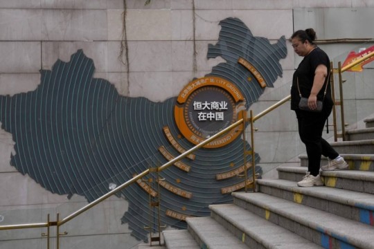 China eases credit for property developers in bid to tackle debt