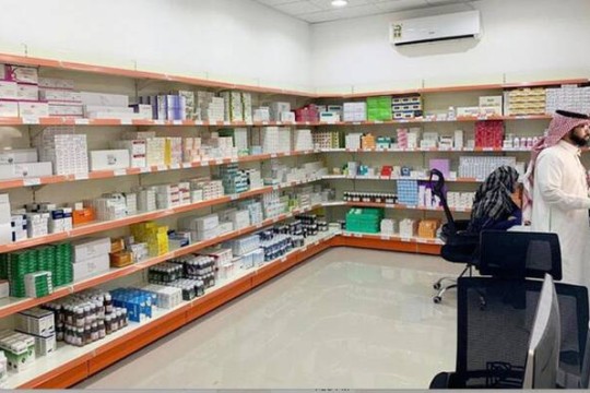 Saudi pharmacies charging up to 180% more than wholesalers, survey shows-
