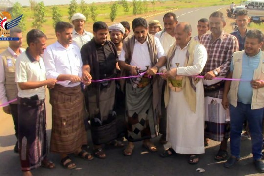 Al-Bishri lays foundation stone for development projects in Al-Munirah District, Hodeida