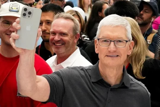 Apple CEO Tim Cook makes $41mln from biggest stock sale in two years-Palestine