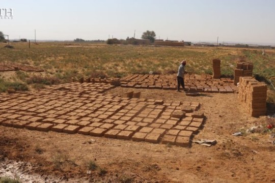 People in NE Syria turn to mud houses amid declining economic conditions