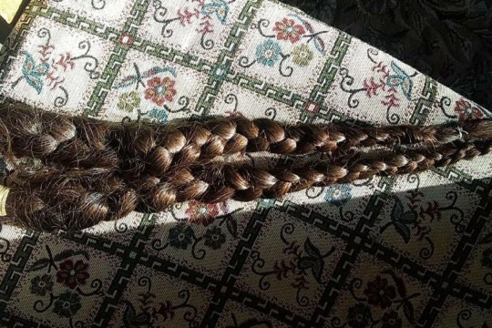 Hair selling in Syria: Hunger shows no mercy to beautiful details-Syria