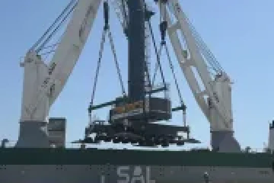 Khoms port takes delivery of new Liebherr LHM550 vertical gantry crane