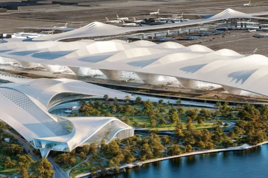 Al Maktoum Airport work on schedule, key contracts soon