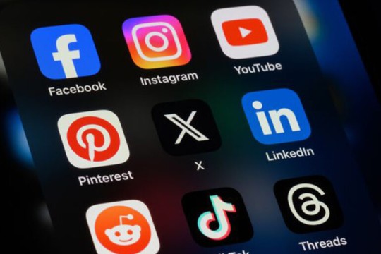 Over 3.2mn in Oman active on social media: TRA-Oman