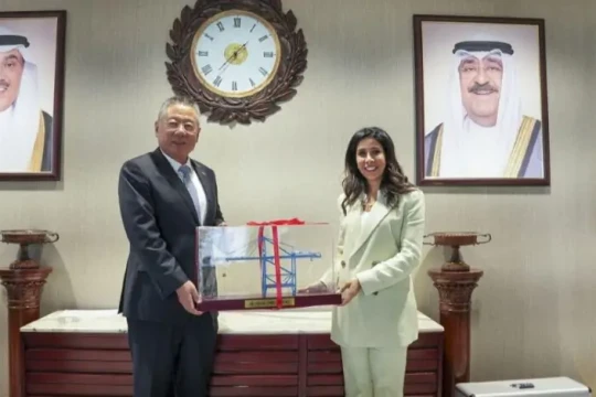 Public Works Minister discusses Mubarak Al-Kabeer port with Chinese delegation