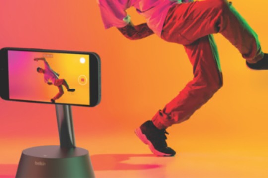 "بلكين" تكشف عن حامل التتبع التلقائي الجديد Auto-Tracking Stand Pro الذي يتميز بإطار DockKit