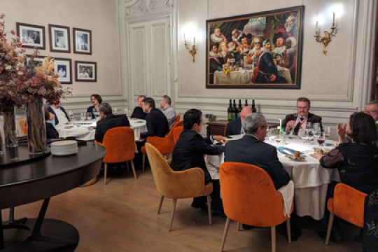 حفل عشاء أقامته Japan Sake and Shochu Makers Association على شرف الحاصدين لجائزة M.O.F.‎ في ليون