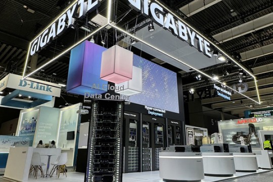 GIGABYTE تعرض مجموعة شاملة من تقنيات الحوسبة القائمة على الذكاء الاصطناعي في حدث MWC لعام 2025، مما يقود التحوُّل الصناعي من التطوير إلى النشر