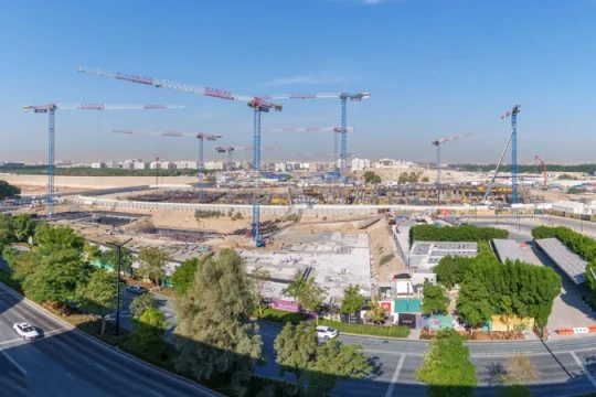 Raimondi deploys six flat-top cranes at Sharjah community project site